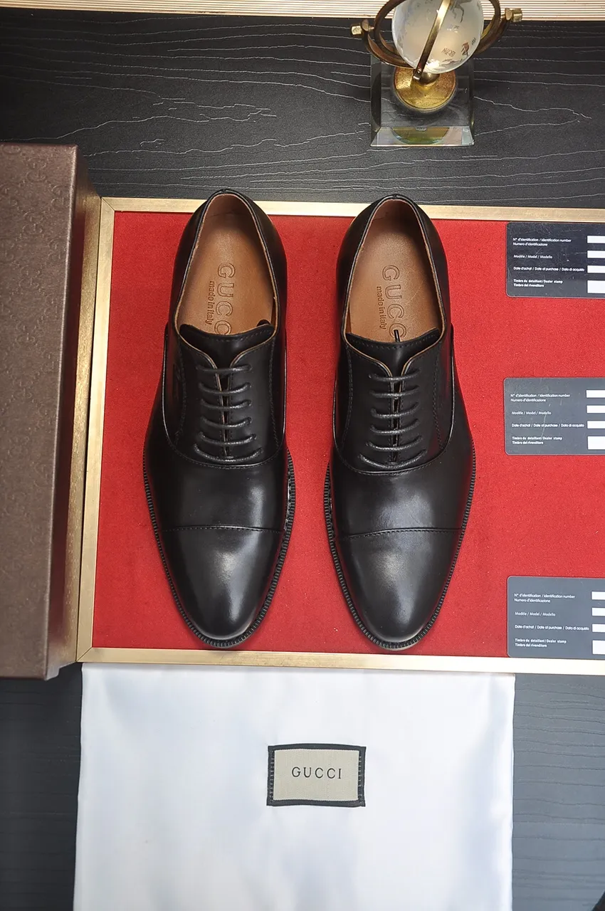Men's shoes💰440💶Italy's top luxury men's shoe giant [GUCCI] (cowhide lining) has a new arrival🍃Original European style🔰 Pleasant to the eye😍In order to make the shoes more durable and non-deformable🌀The production continues to follow traditional methods but there is still no lack of innovation💪The original cowhide is chosen for the leather♻️ Smooth, natural and extra bright⭐Made of imported cowhide The rich man’s first choice 38-45 (45 customized)